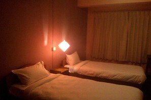 Quarto solteiro standard, 1 cama de solteiro | Cofres nos quartos, escrivaninha, Wi-Fi de cortesia, roupa de cama