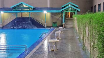 Kolam renang outdoor