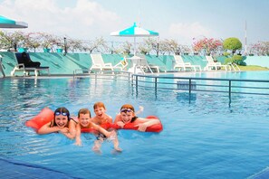 Outdoor pool - Tunjungan Hotel (Surabaya)