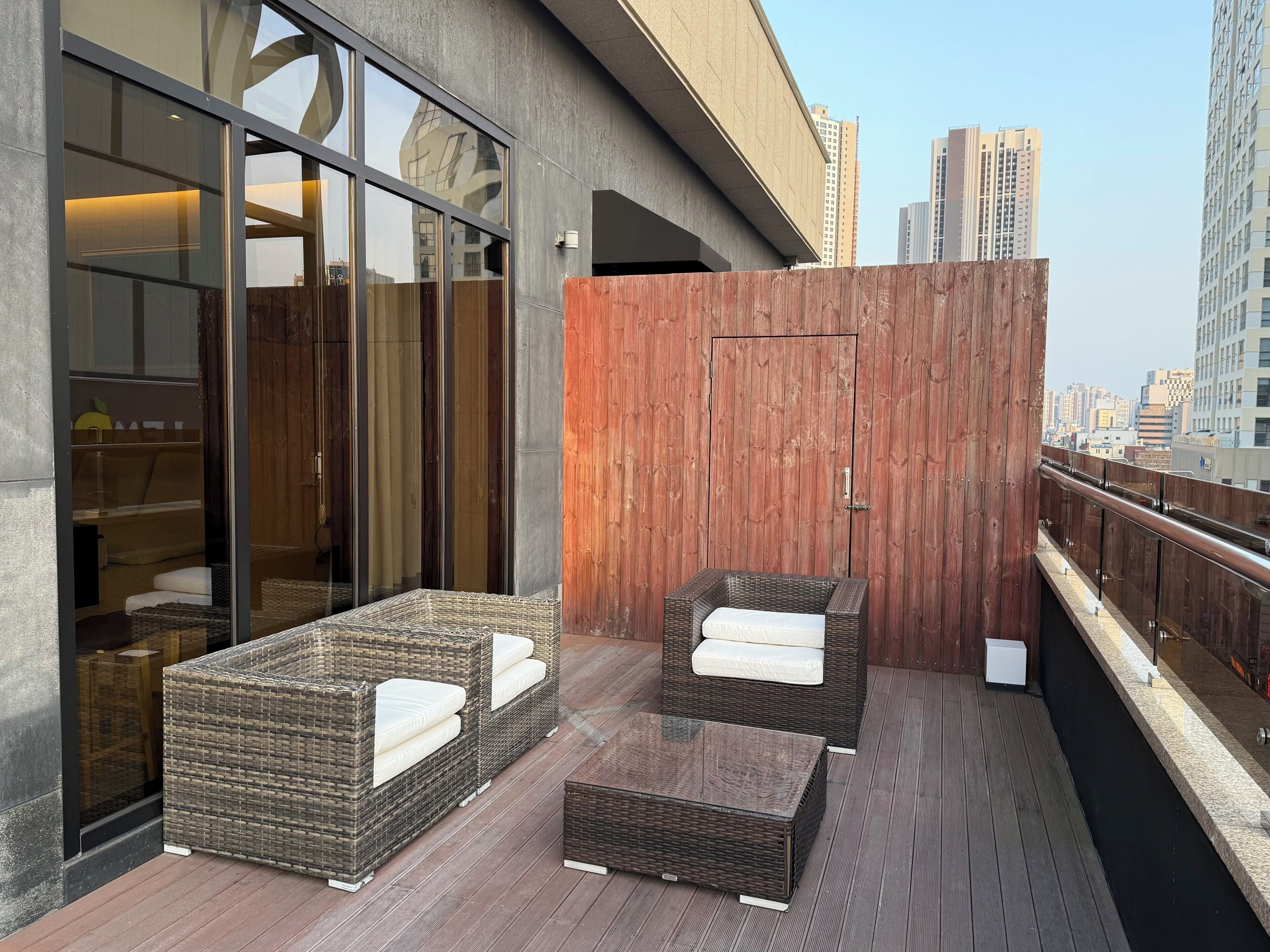 deluxe suite room | terrace/patio