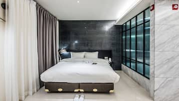 SUITE | Premium bedding, down comforters, pillowtop beds, desk