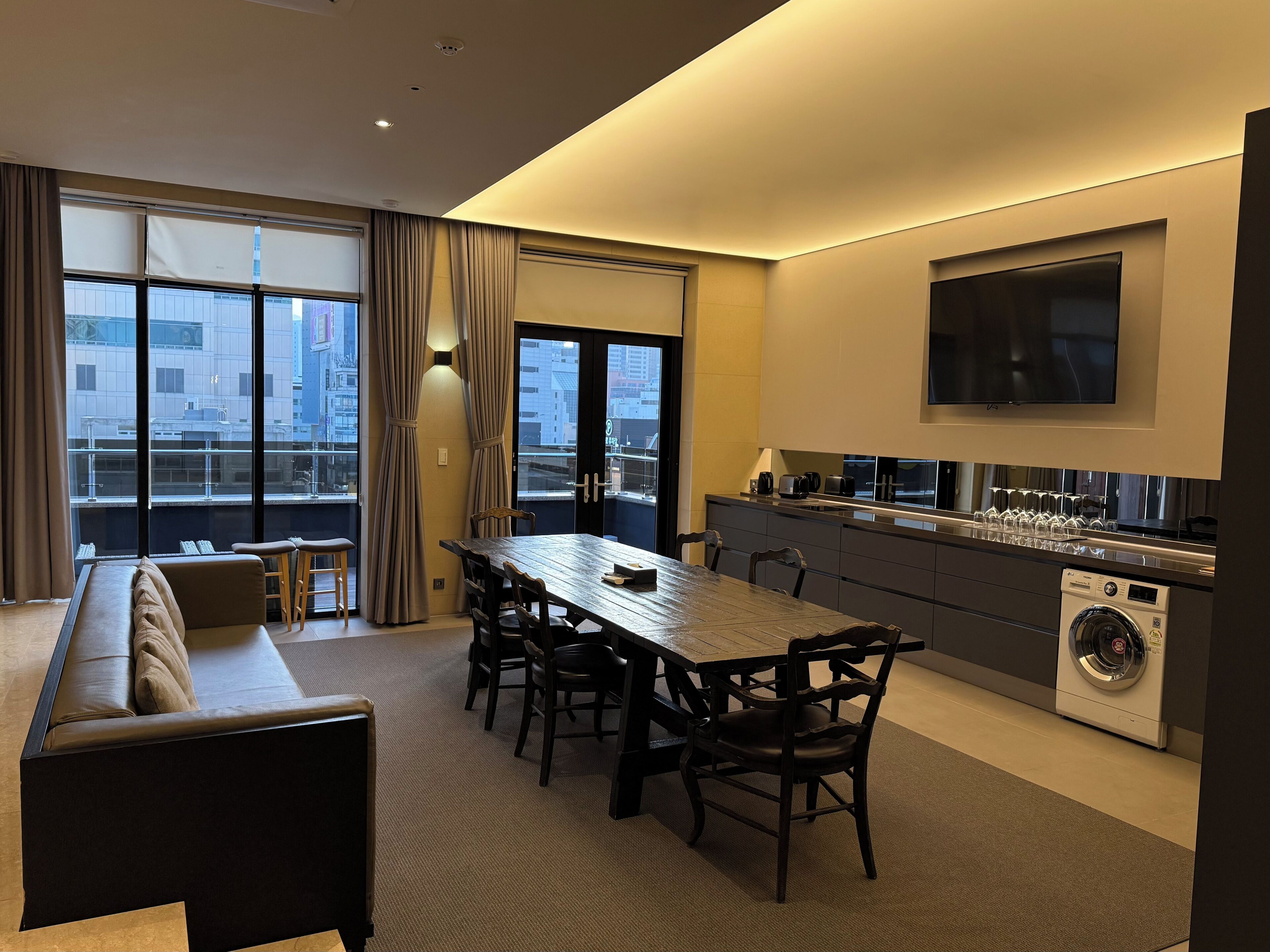 Deluxe Suite Room | Wohnbereich | Flachbildfernseher