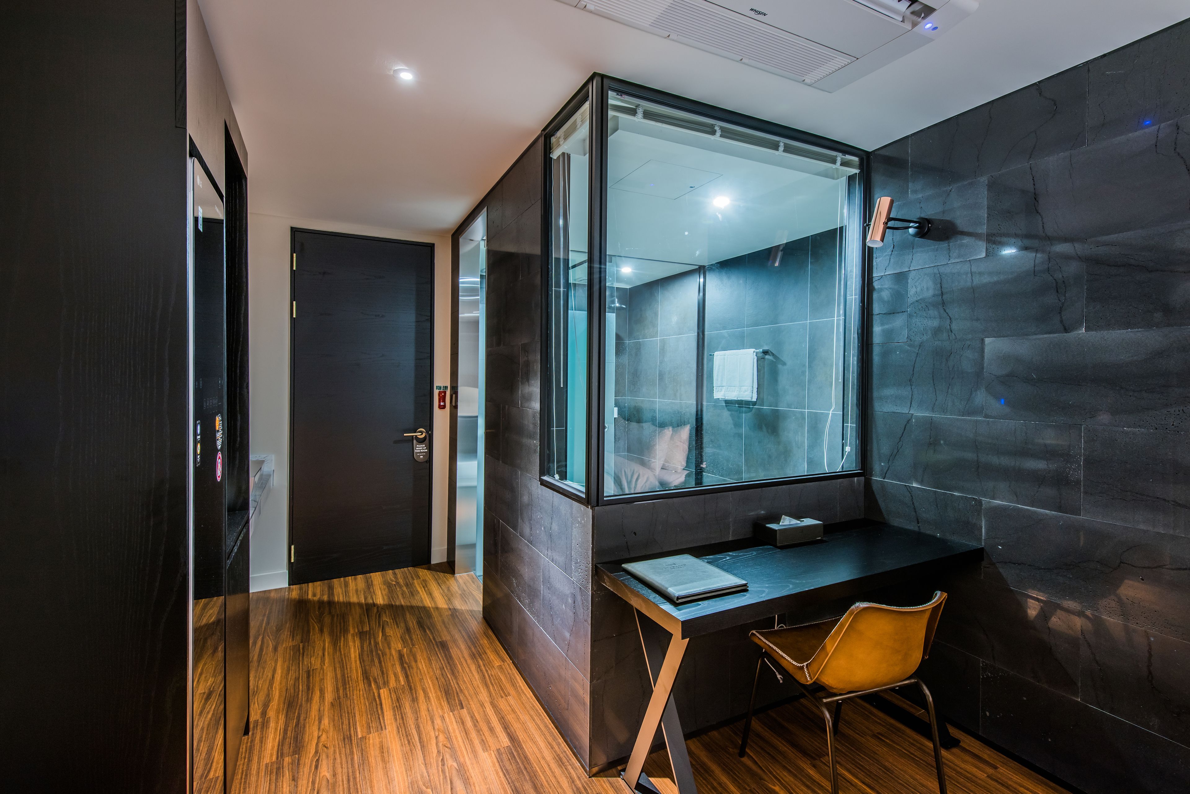 deluxe room, private bathroom | living area | flat-screen tv