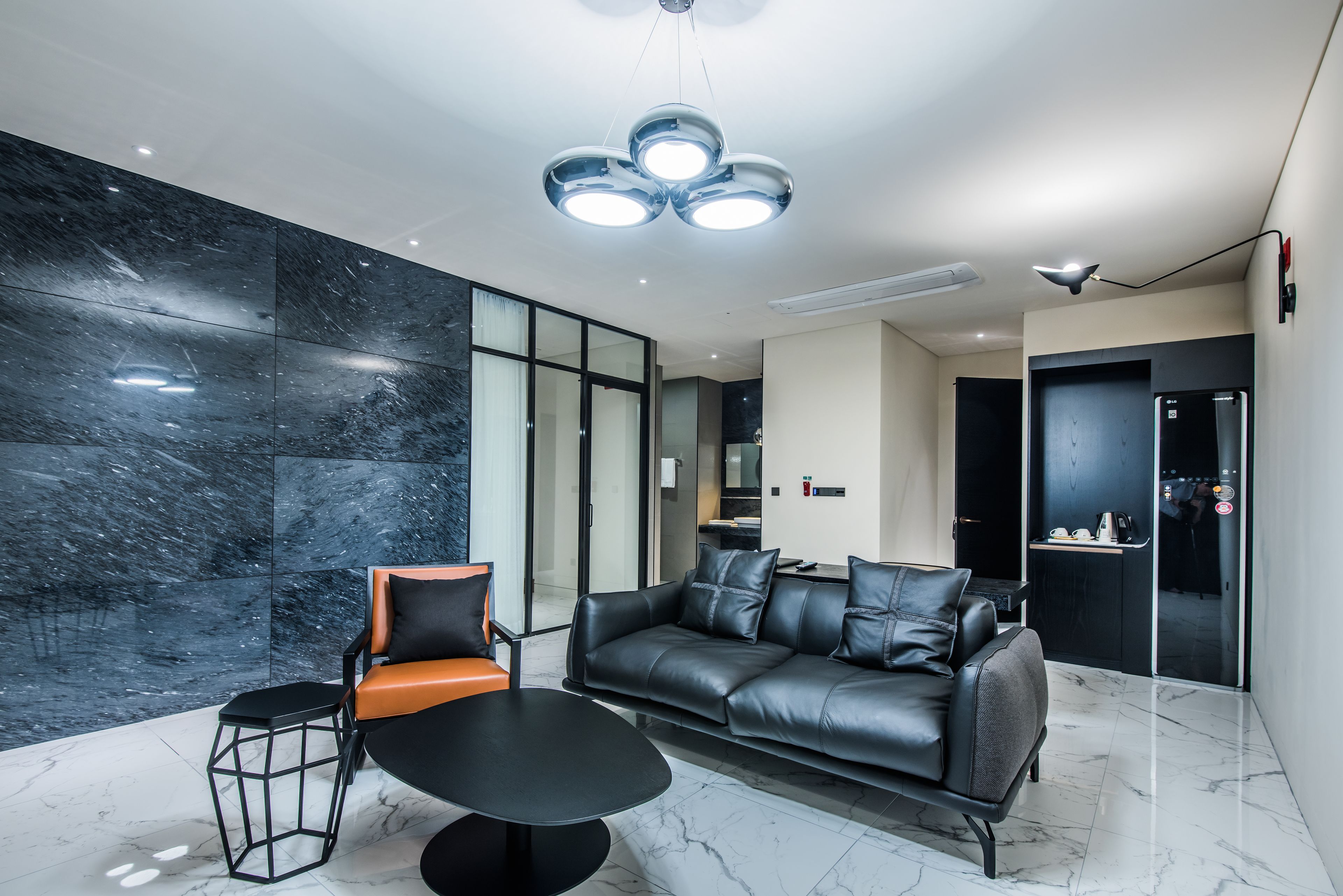 vvip | living area | flat-screen tv