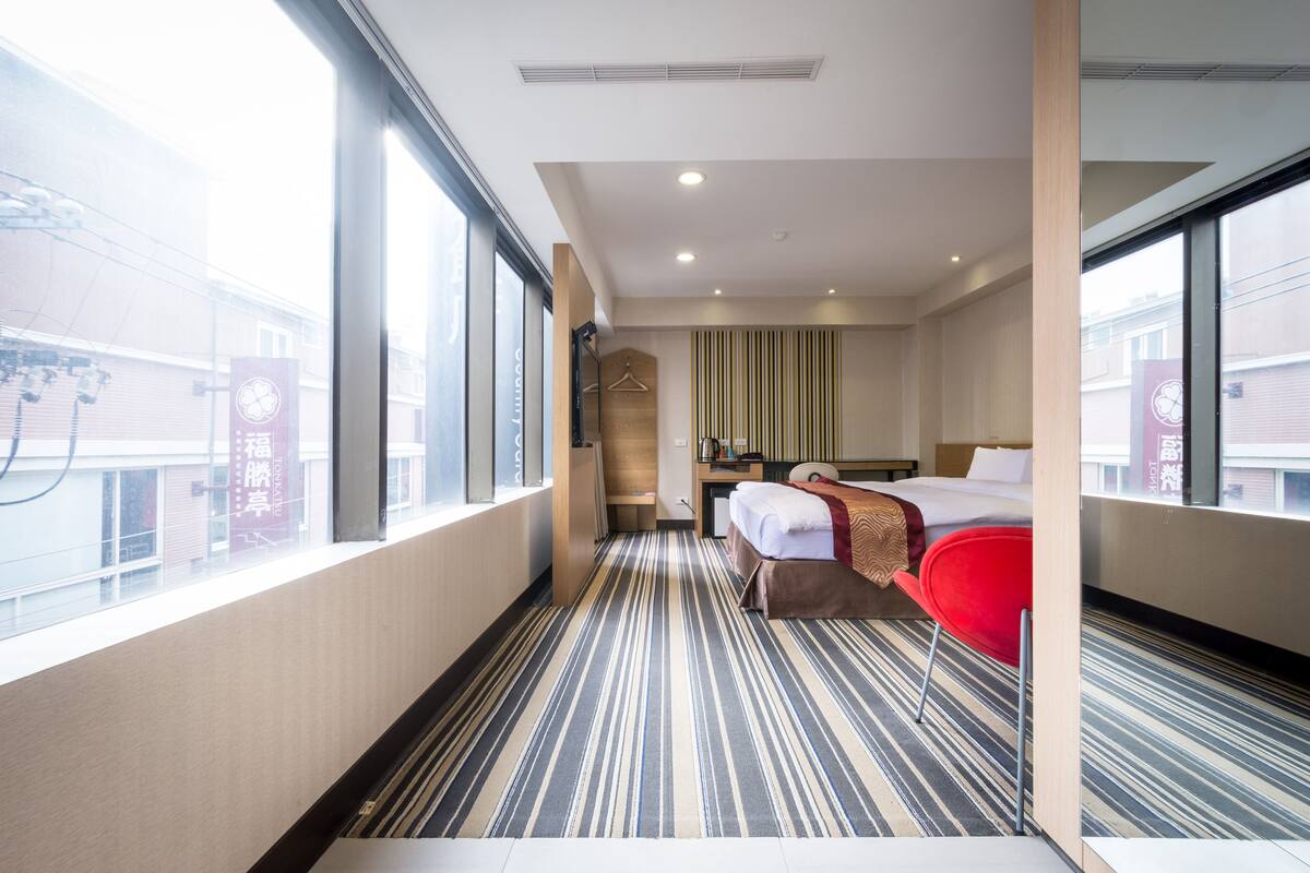 Phòng Suite Exclusive | Chăn bông, bàn, màn/rèm cản sáng, phòng cách âm 