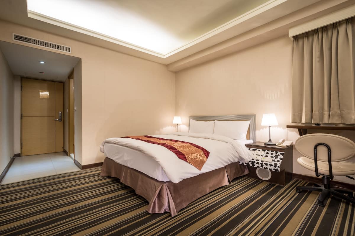 Deluxe Double Room | Down comforters, desk, blackout drapes, soundproofing