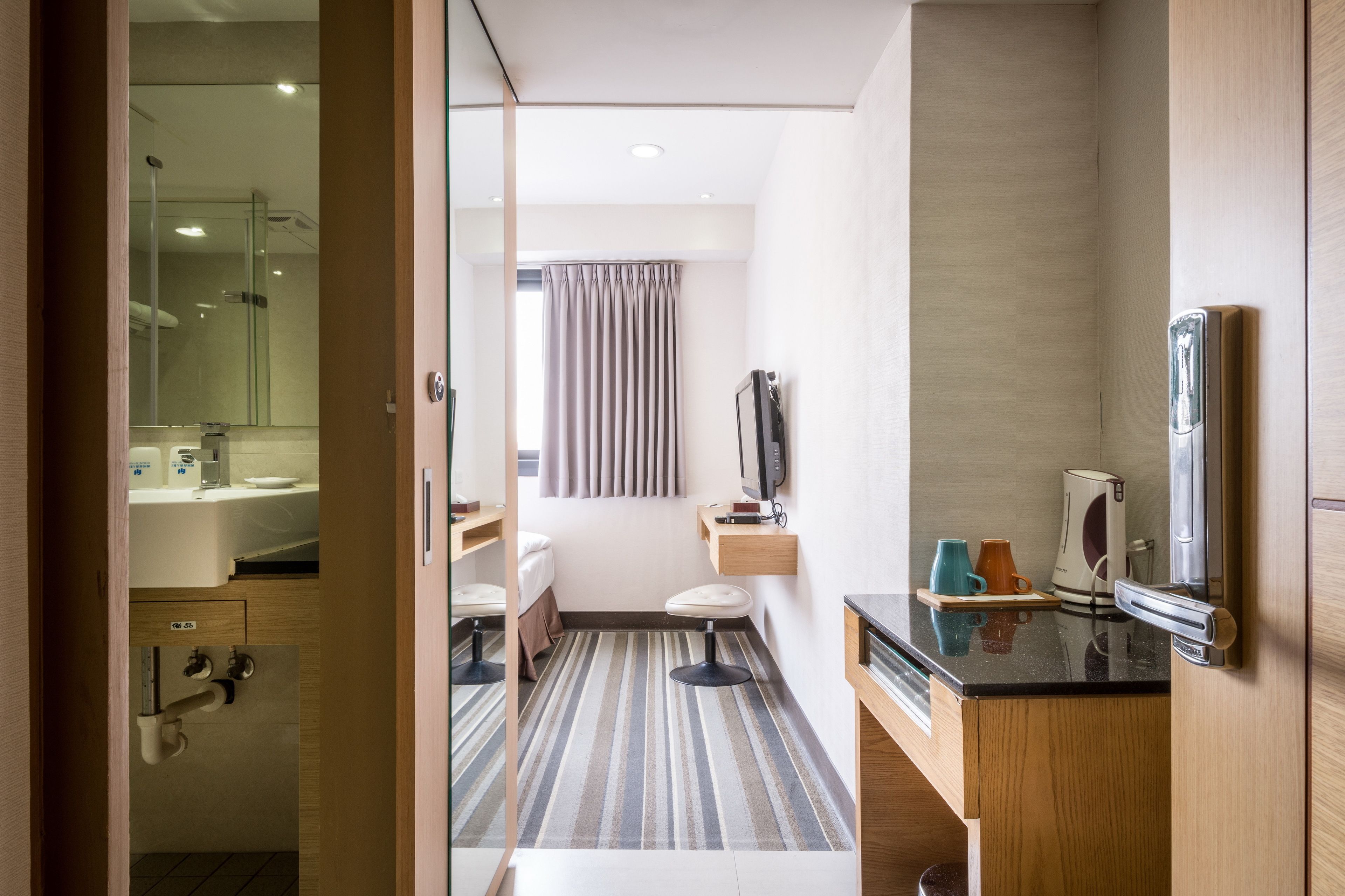 standard twin room, 2 bedrooms (same floor) | 1 bedroom, down duvets, desk, blackout curtains