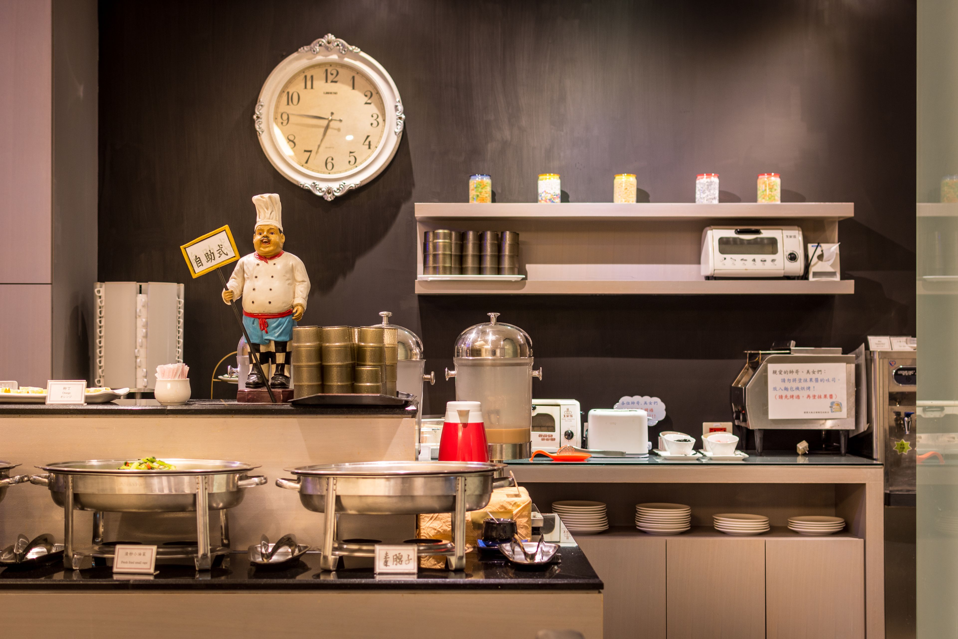 daily cooked-to-order breakfast (twd 200 per person)