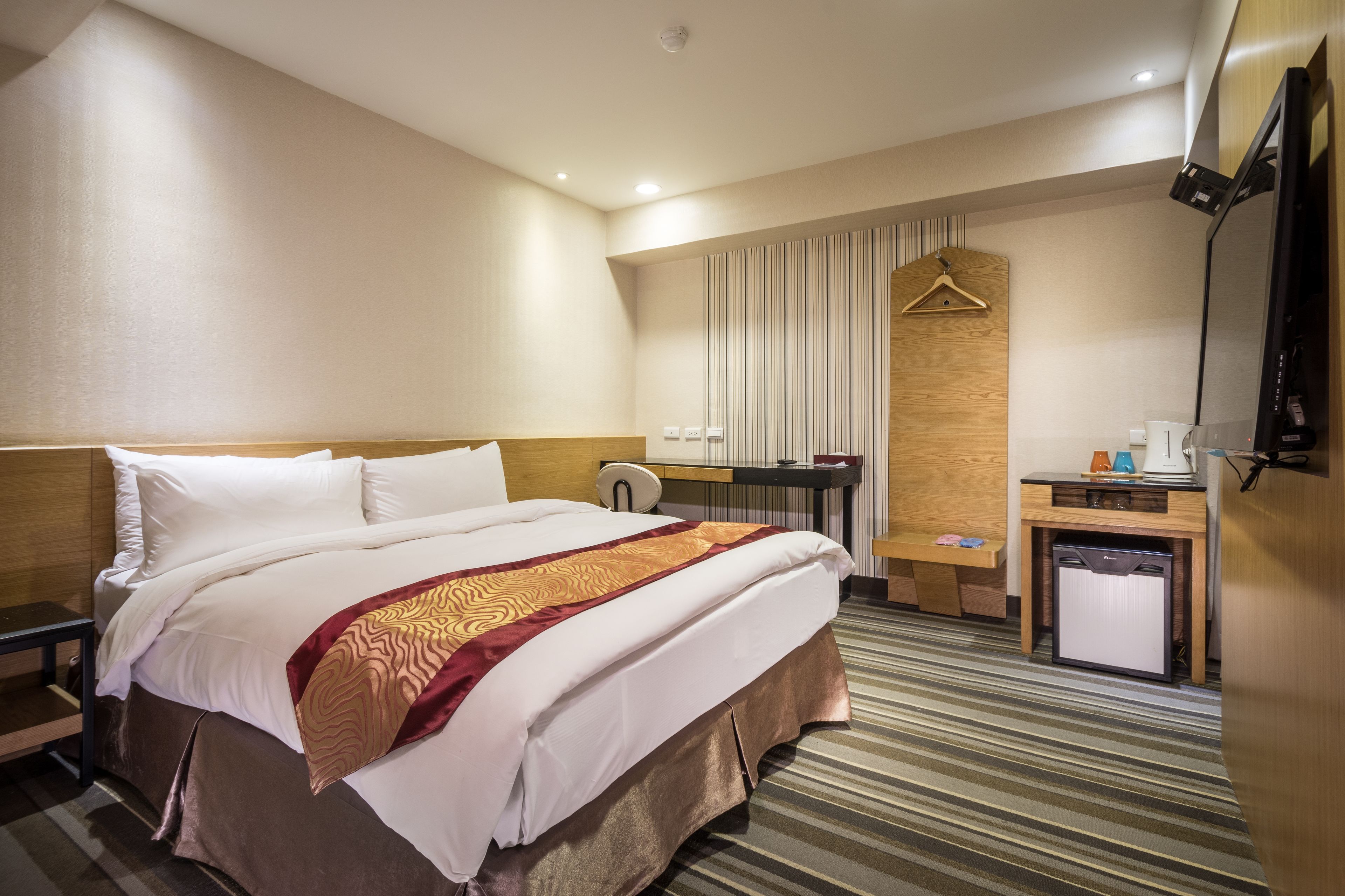 deluxe double room | 1 bedroom, down duvets, desk, blackout curtains