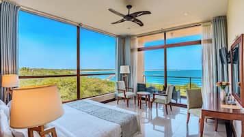 Luxury Room with Panoramic Sea View | Utsikt fra rommet