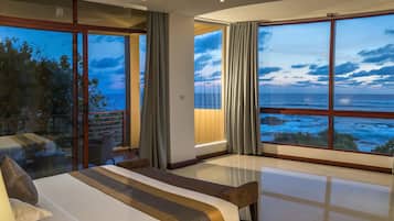 Suite Room with Panoramic Seaview | Vue de la chambre