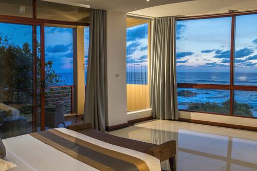 Suite Room with Panoramic Seaview | Vue de la chambre