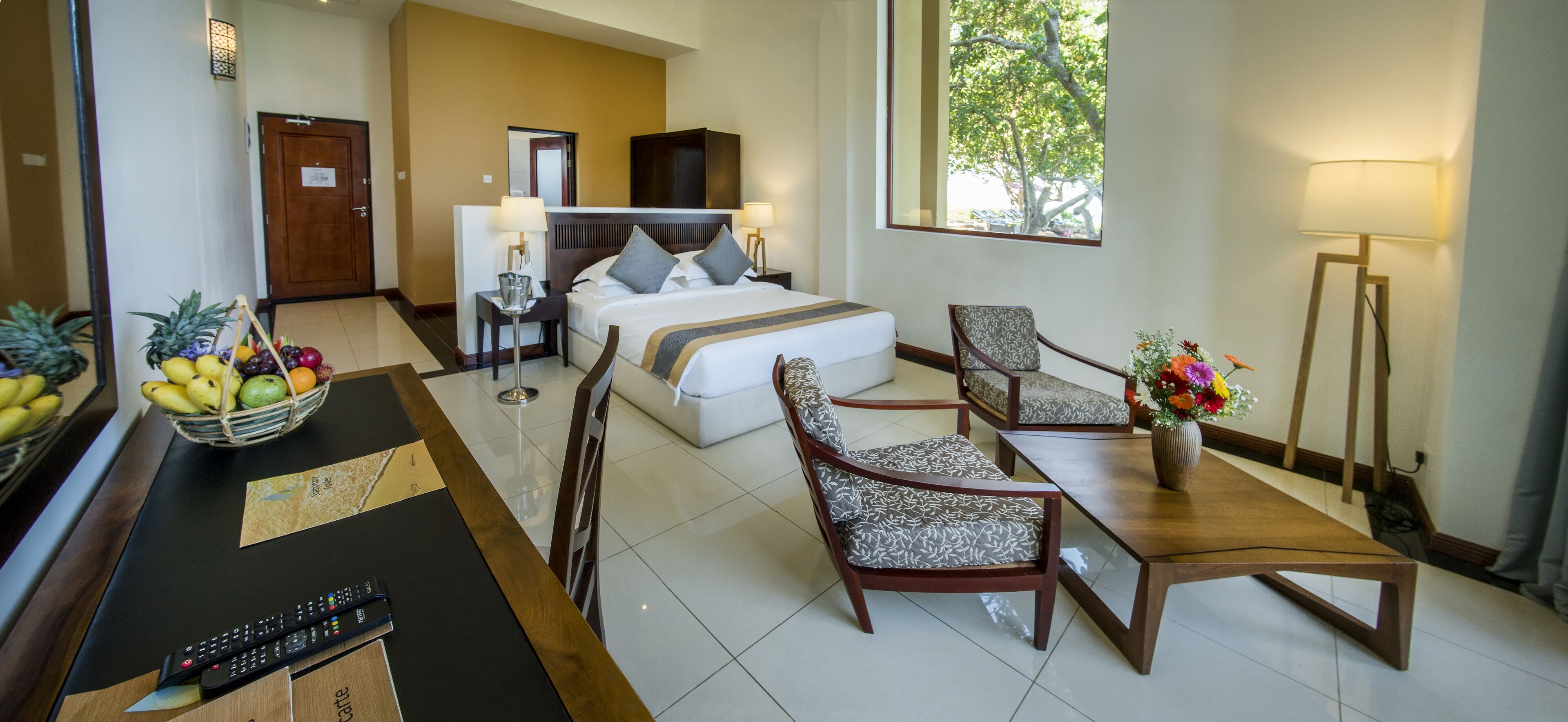 Ground Floor Luxury with Jacuzzi and Sea View