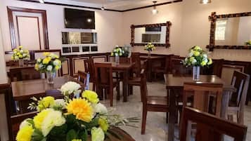 Breakfast, lunch, dinner served; local and international cuisine