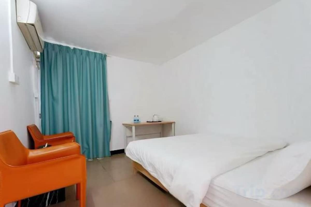 Minibar, escritorio, cortinas blackout y wifi gratis