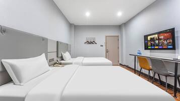 Deluxe Twin Room | Minibar, desk, blackout curtains, free WiFi