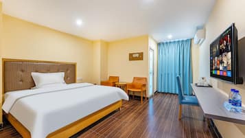 豪華大床房 | 迷你吧、書桌、遮光窗簾/窗簾、免費 Wi-Fi