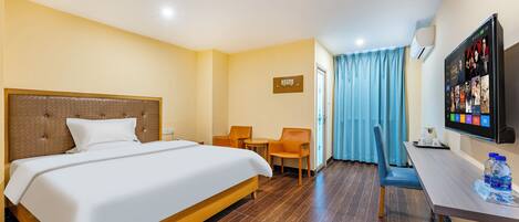 Habitación Deluxe, 1 cama Queen size | Minibar, escritorio, cortinas blackout y wifi gratis