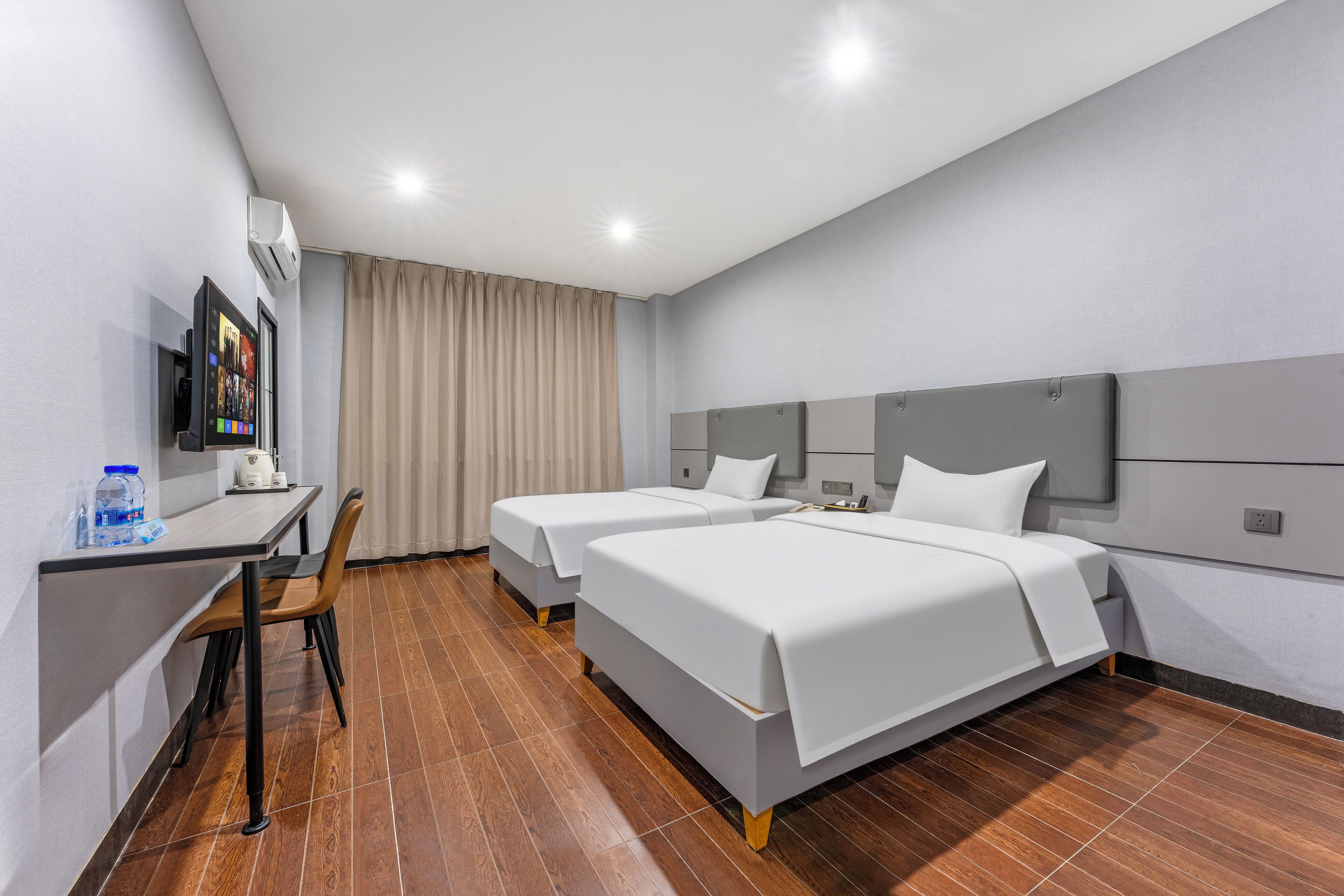 Deluxe Twin Room  | Minibar, desk, blackout curtains, free WiFi