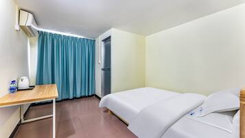 Minibar, escritorio, cortinas blackout y wifi gratis