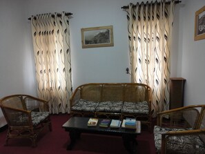Lobby sitting area - Sapu's Mountain Breeze (Nuwara Eliya)