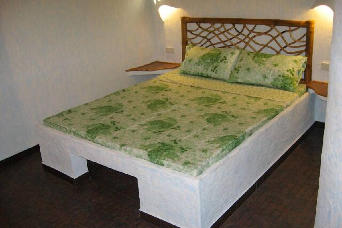 Deluxe Room | Desk, free WiFi, bed sheets