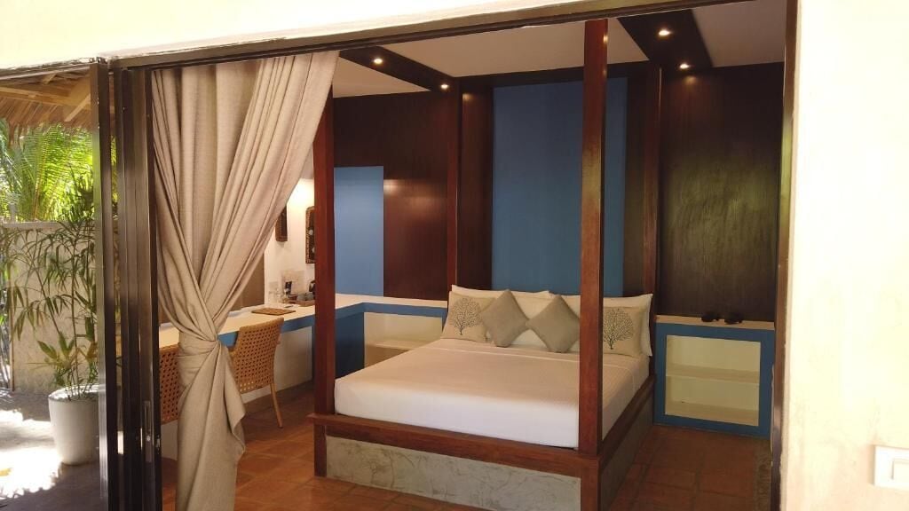 Deluxe Room, Garden View | Minibar, in-room safe, desk, free WiFi