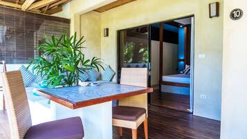 Deluxe kamer, uitzicht op tuin | Terras