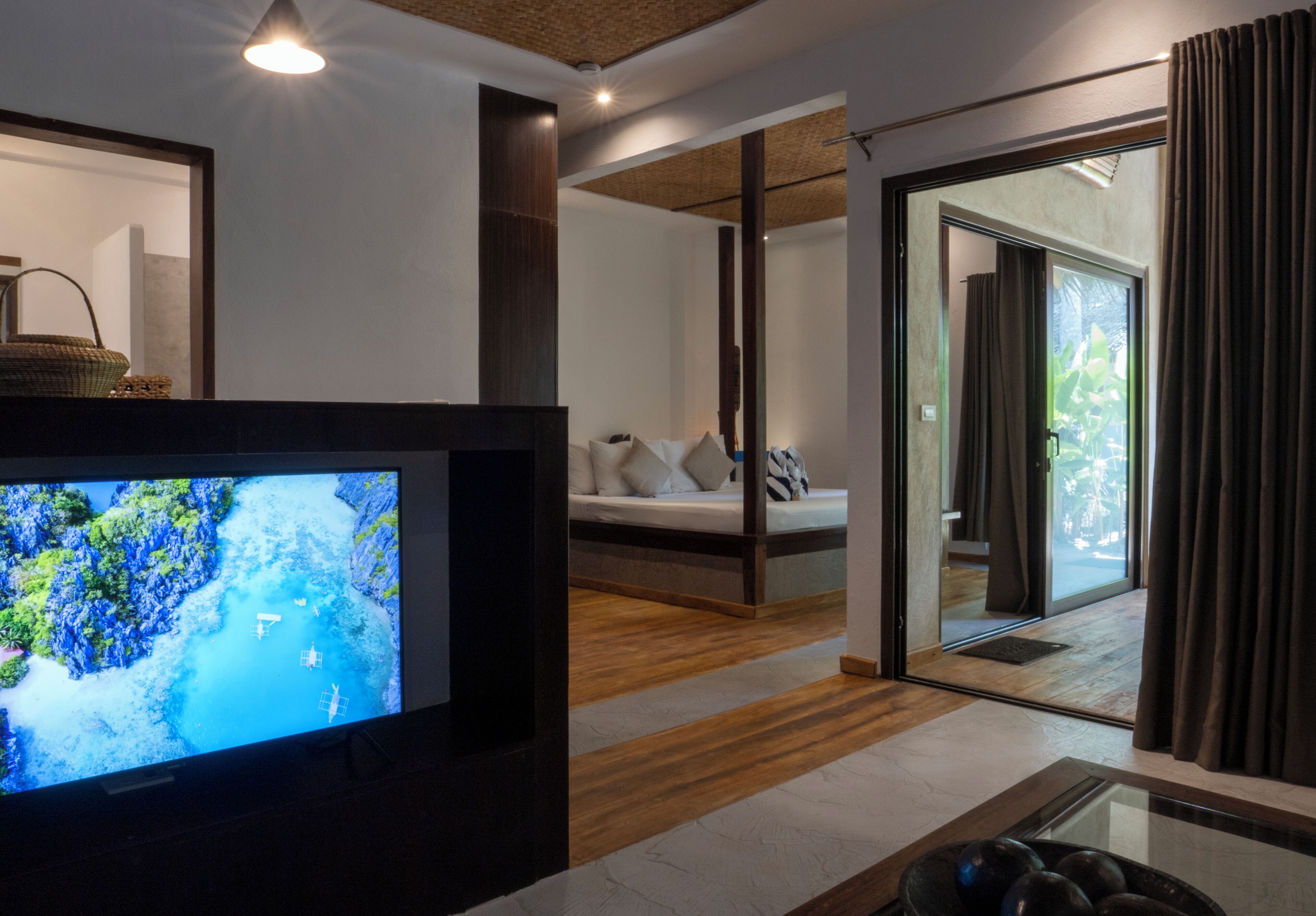 Premier Suite, Garden View | Minibar, in-room safe, desk, free WiFi
