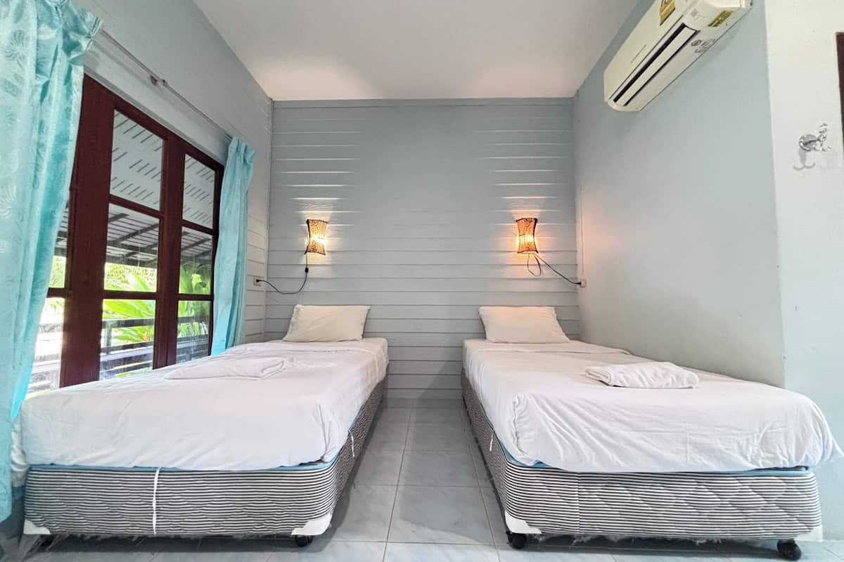 WiFi (free), bed sheets