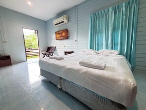 Family Bungalow | Free WiFi, bed sheets - Aioun At Amphawa (Amphawa)