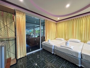 Family Room | Free WiFi, bed sheets - Aioun At Amphawa (Amphawa)