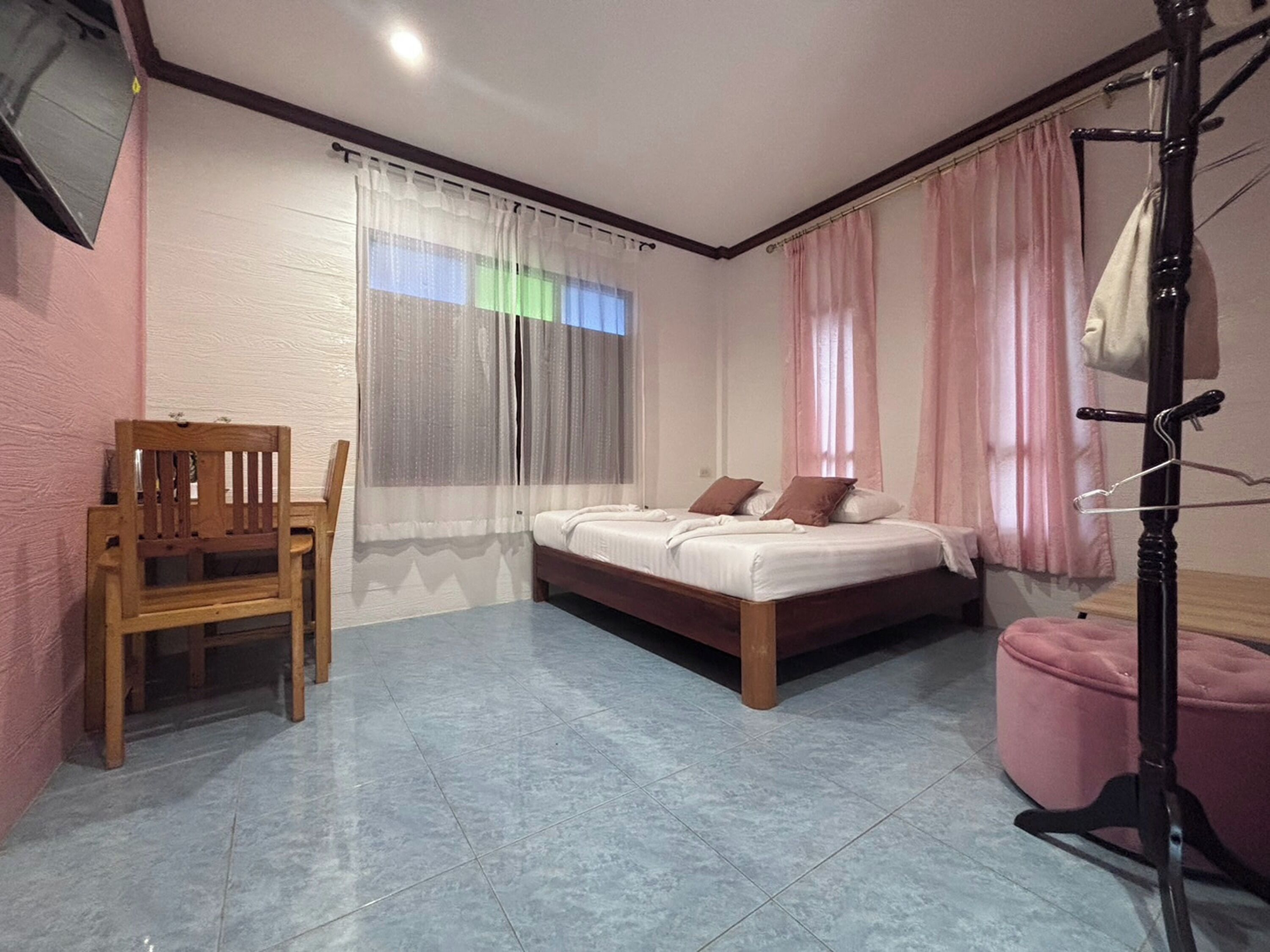 Deluxe Room | Free WiFi, bed sheets