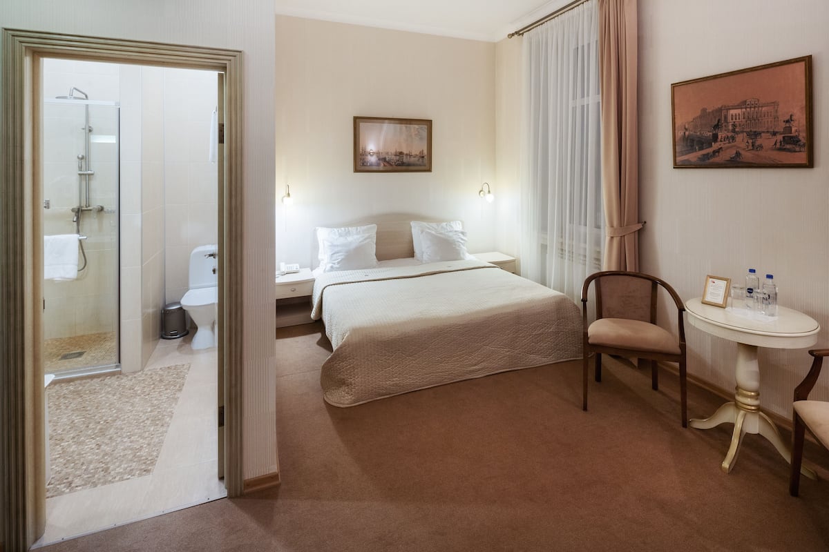 Habitación doble clásica, vista al jardín | 1 habitación, ropa de cama de alta calidad y minibar