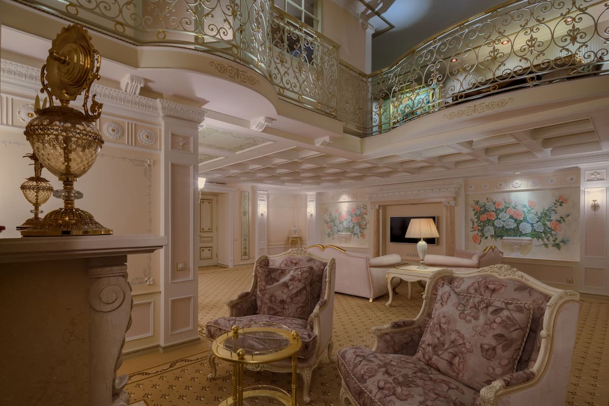 Penthouse Royal, 2 habitaciones, vista al río | Sala de estar | Televisión