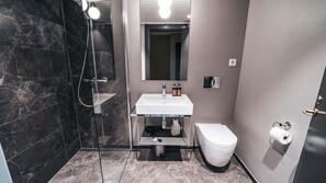 淋浴設備、免費梳洗用品、風筒、加熱地板 (浴室)