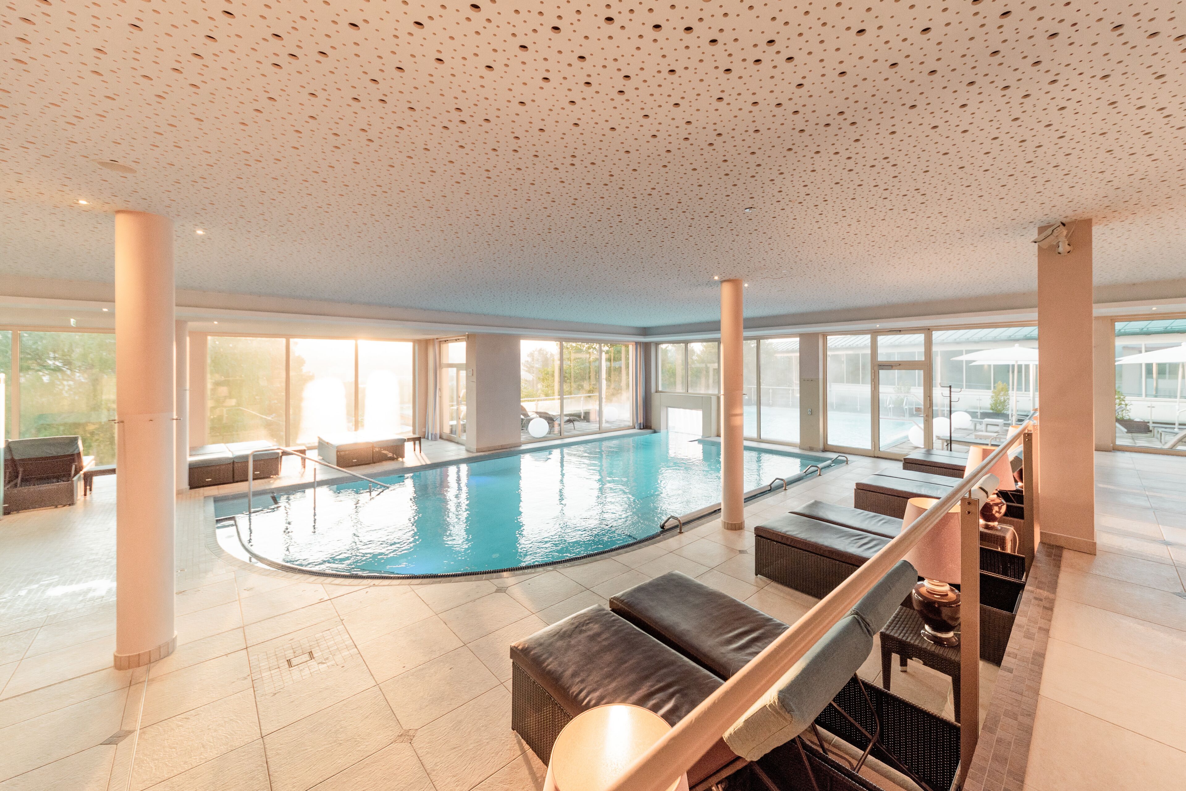 7 indoor pools, 8 outdoor pools, pool umbrellas, sun loungers