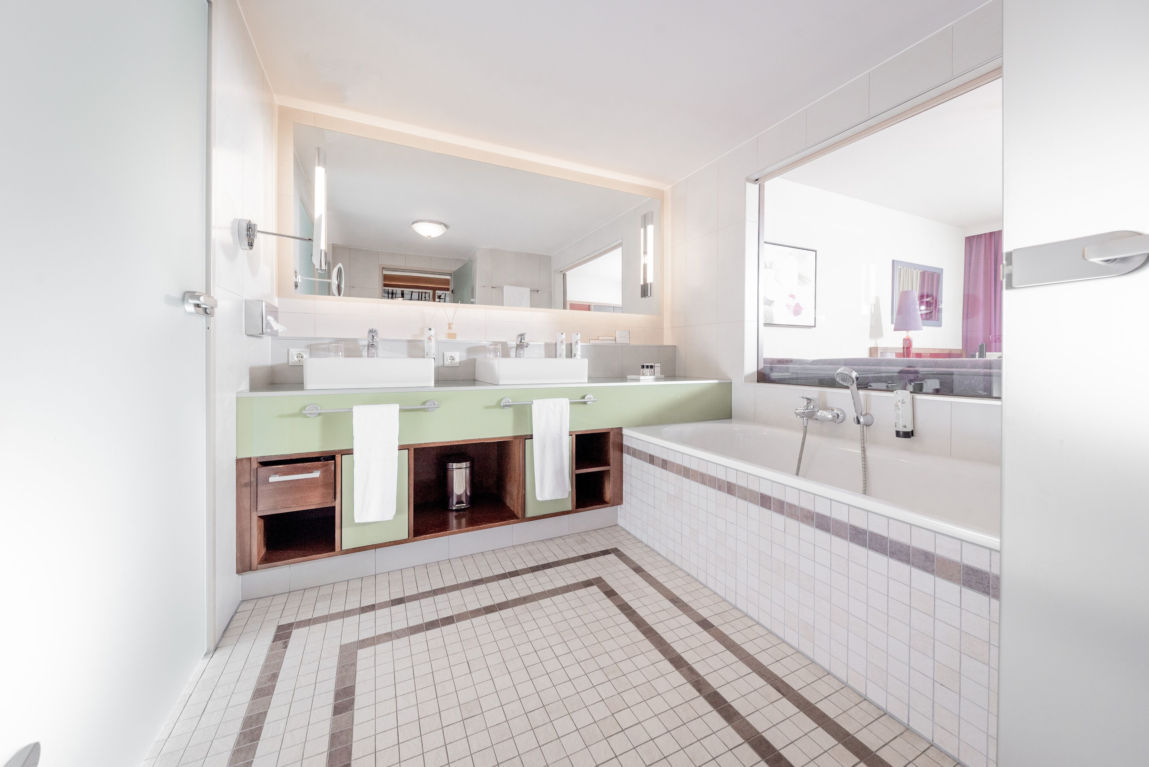 deluxe double room | bathroom | free toiletries, hair dryer, bathrobes, slippers