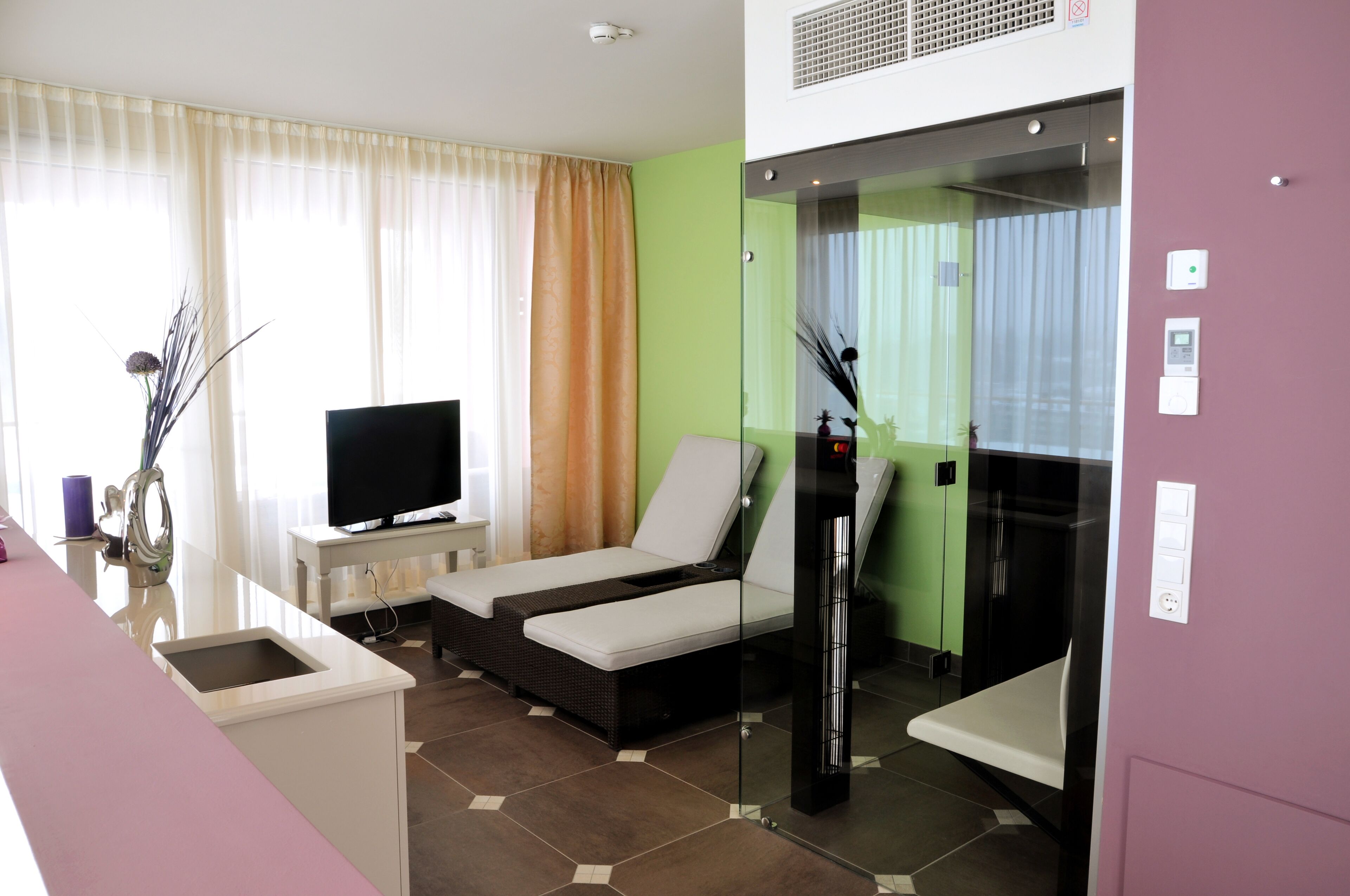 suite | terrace/patio