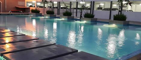 Kolam renang outdoor