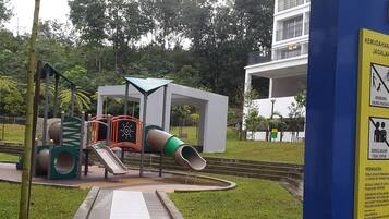 Tempat bermain anak - outdoor