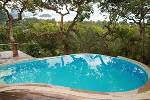 Outdoor pool, sun loungers - El Nido Overlooking Resort (El Nido)