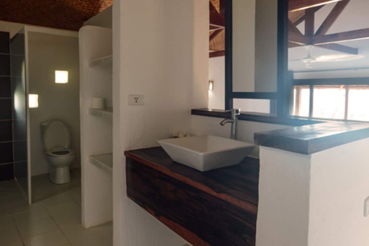 cottage | bathroom | shower, free toiletries, towels