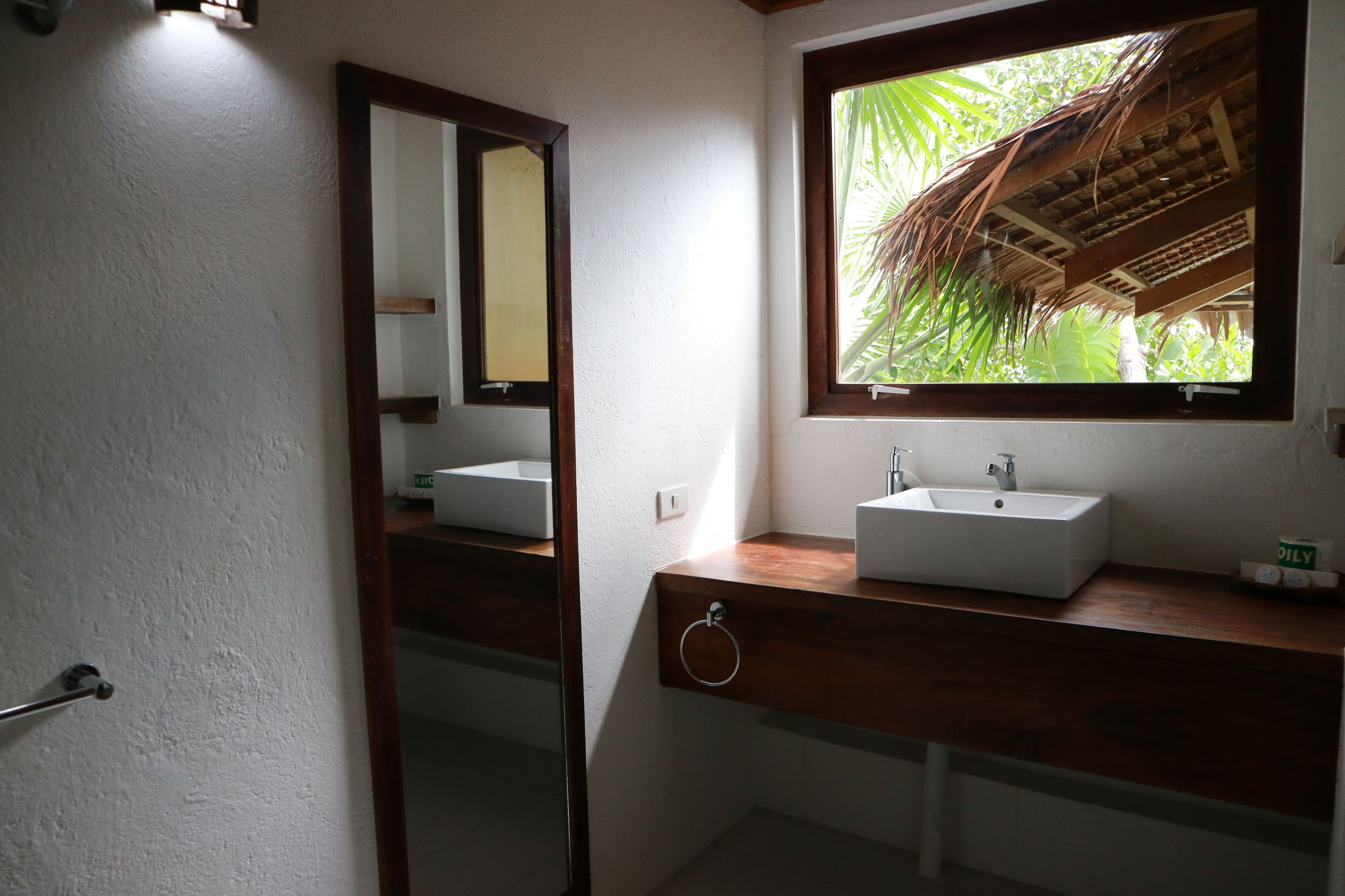 deluxe villa | bathroom sink