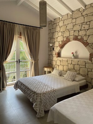 Desk, iron/ironing board, free WiFi, bed sheets - YuGa Alacati (Cesme)