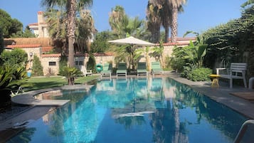 Outdoor pool, pool umbrellas, sun loungers