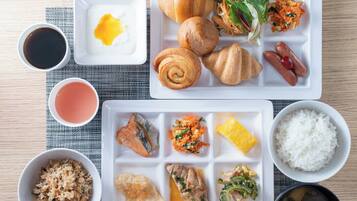 Free daily buffet breakfast