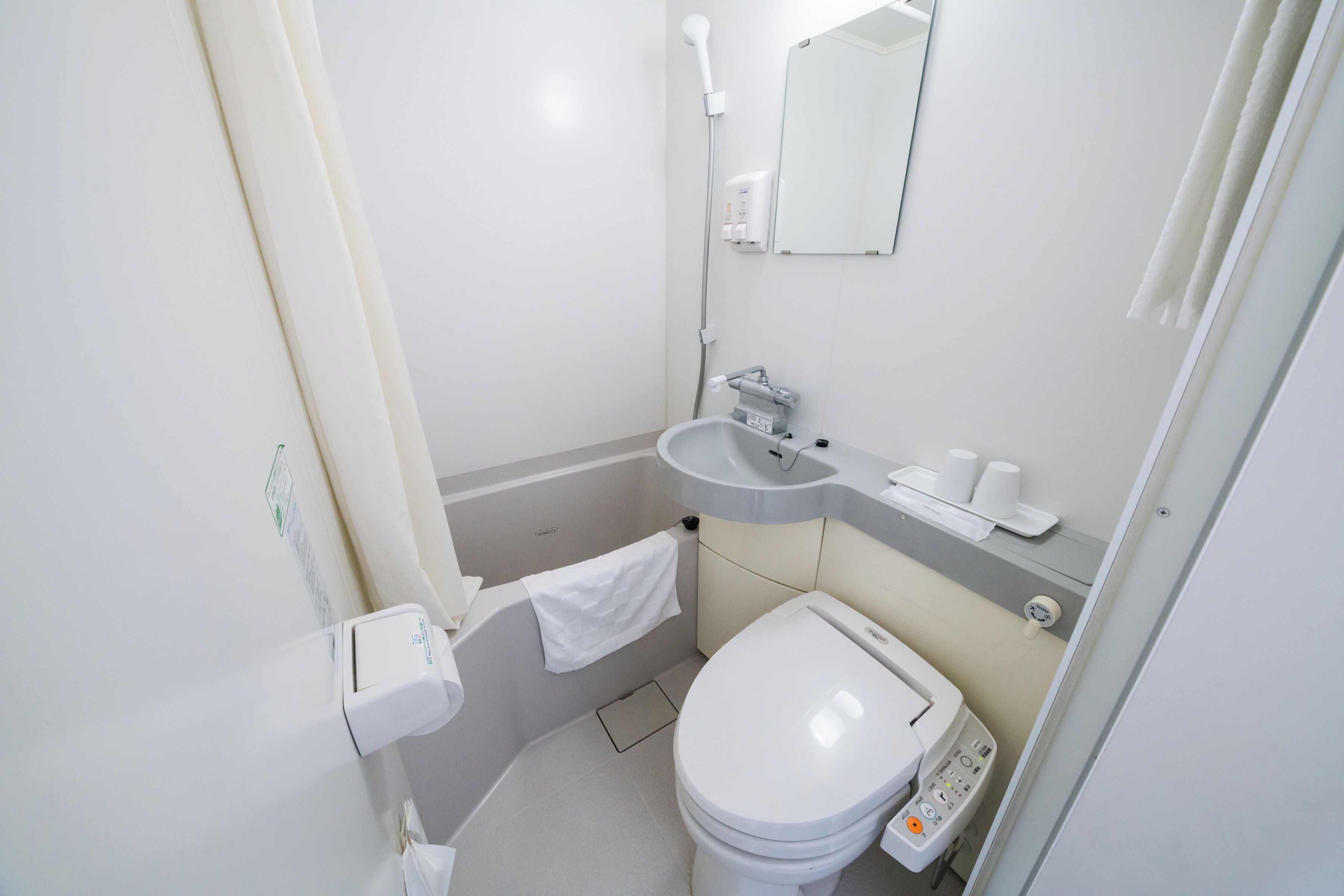 combined shower/bathtub, free toiletries, hair dryer, slippers