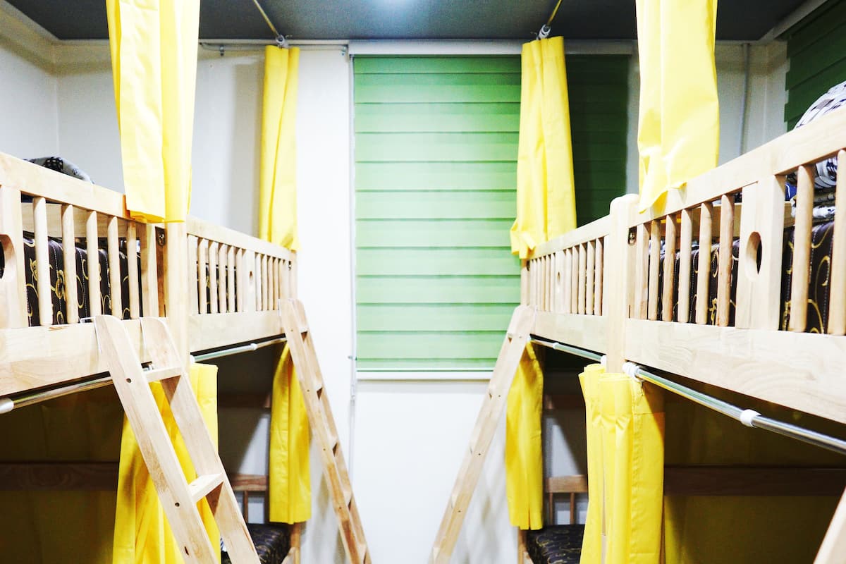 Dormitorio compartido, dormitorio mixto (8 persons) | Caja de seguridad en la habitación y tabla de planchar con plancha