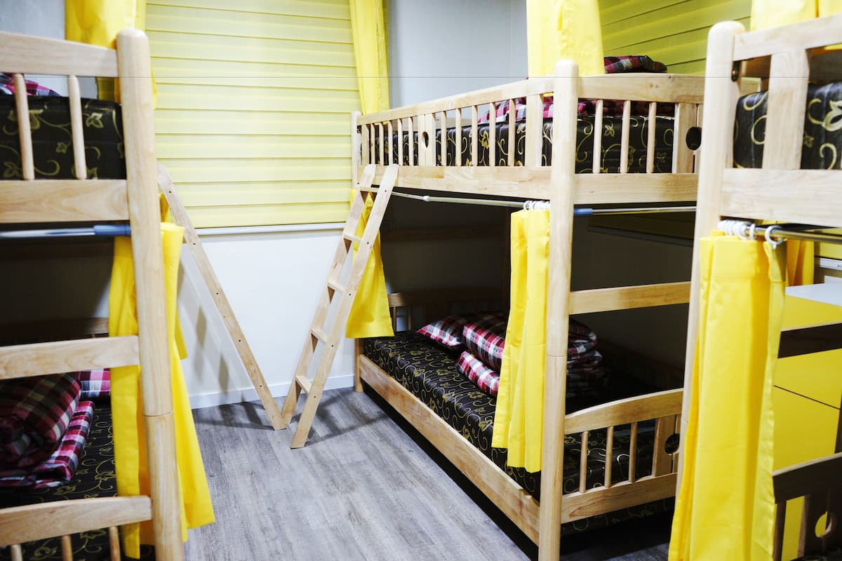 Dormitorio compartido, solo para mujeres (6 persons) | Caja de seguridad en la habitación y tabla de planchar con plancha